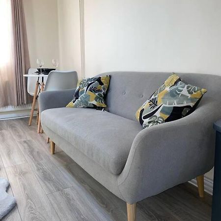 Modern 1 Bed Apartment In The City Centre Of 德比 外观 照片