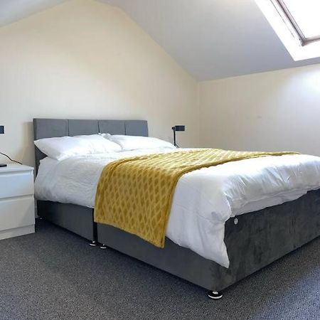 Modern 1 Bed Apartment In The City Centre Of 德比 外观 照片