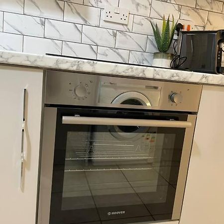 Modern 1 Bed Apartment In The City Centre Of 德比 外观 照片