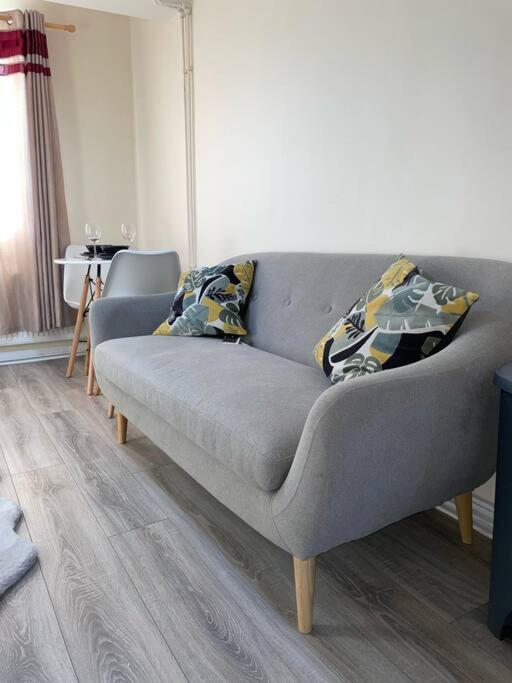 Modern 1 Bed Apartment In The City Centre Of 德比 外观 照片