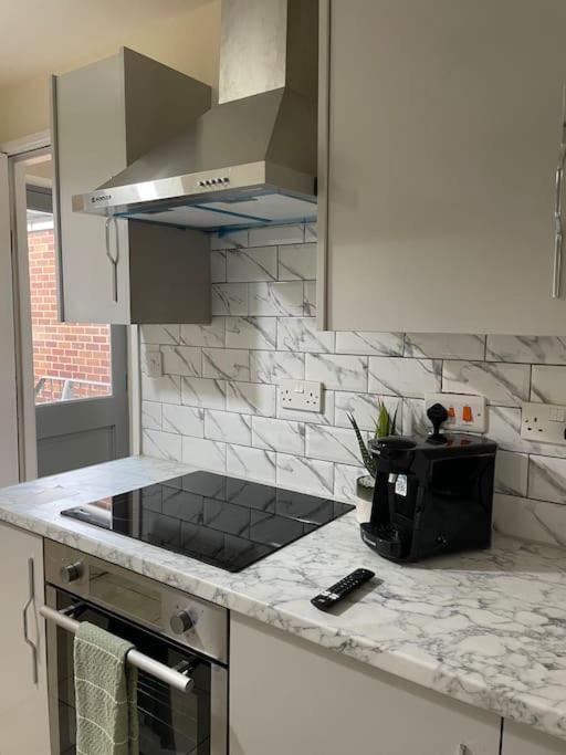 Modern 1 Bed Apartment In The City Centre Of 德比 外观 照片