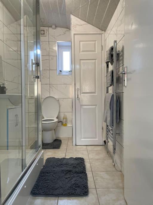 Modern 1 Bed Apartment In The City Centre Of 德比 外观 照片