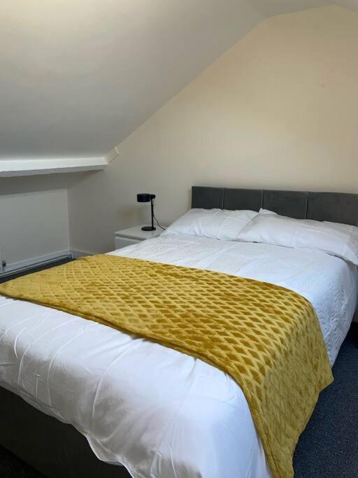 Modern 1 Bed Apartment In The City Centre Of 德比 外观 照片