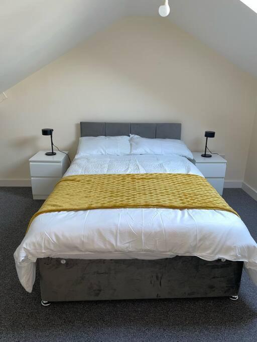 Modern 1 Bed Apartment In The City Centre Of 德比 外观 照片